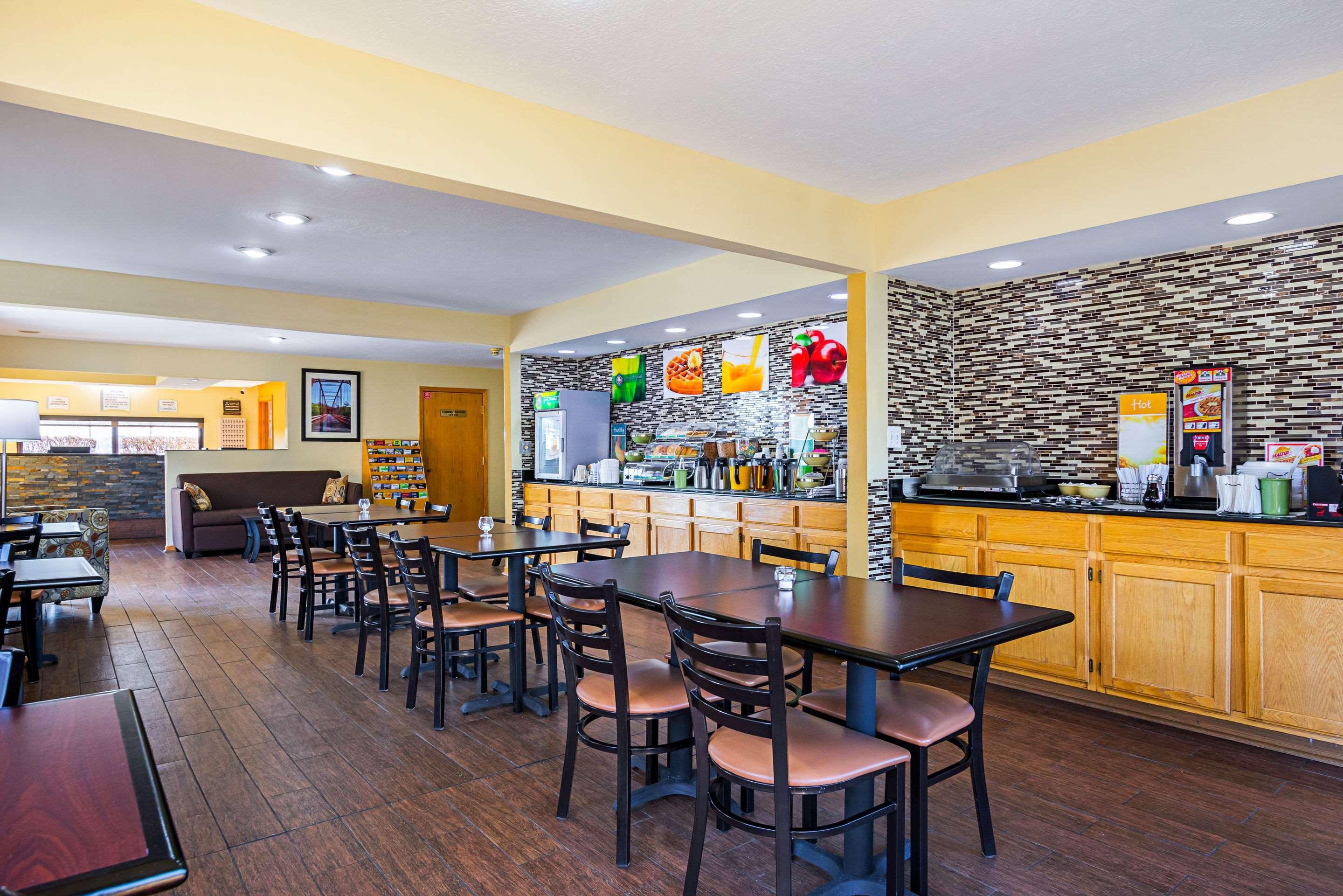Hotel Quality & I-74 Greensburg
