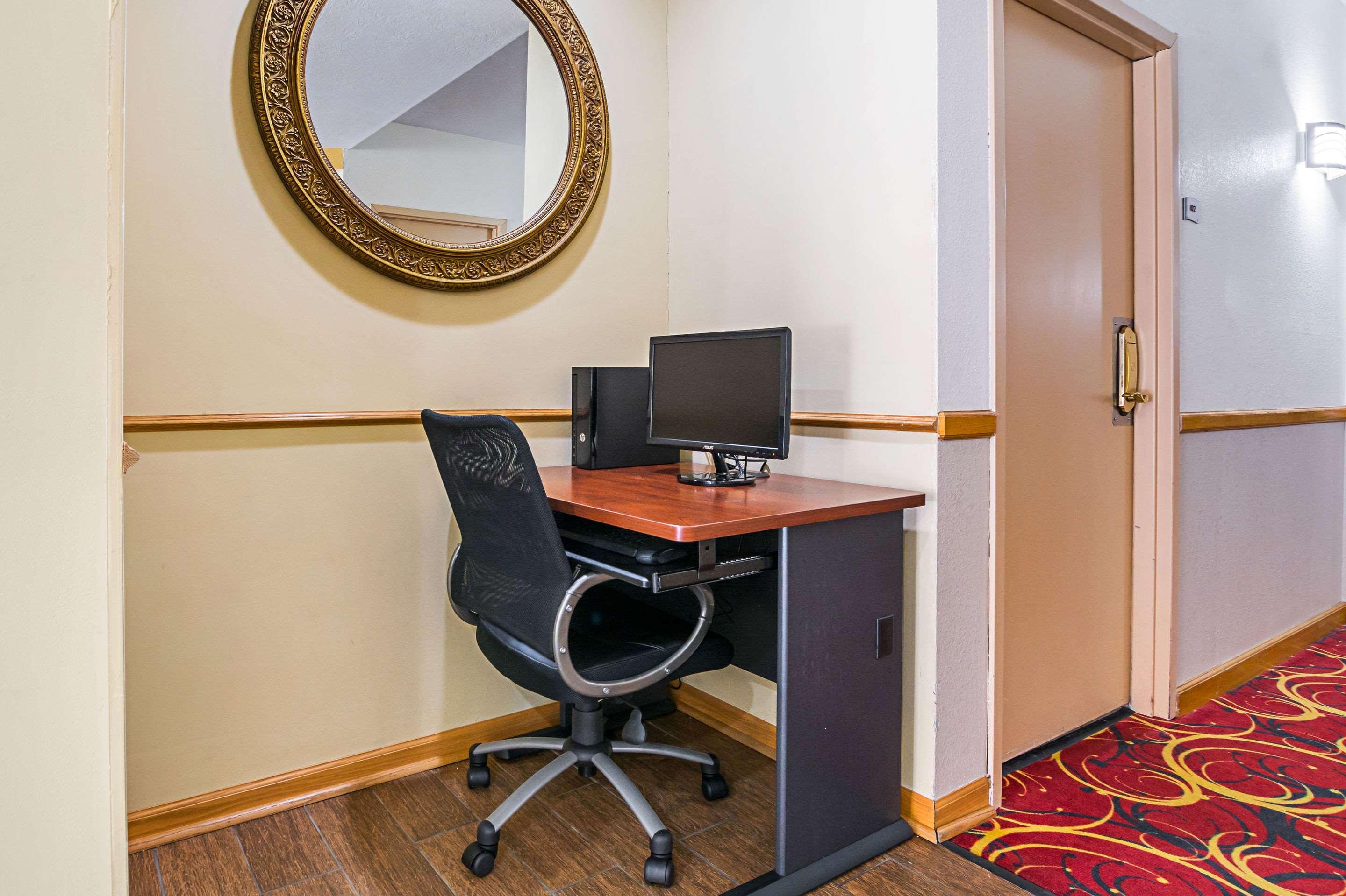 Quality & I-74 Hotel Greensburg