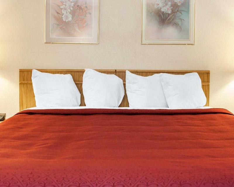 Quality & I-74 Hotel